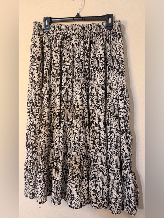 Hayden Los Angeles Dresses & Skirts - Black & White Floral Tiered Maxi Skirt - Classic Print